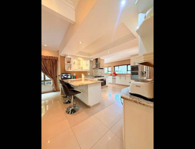 5 BEDROOM HOUSE FOR SALE IN BRYANSTON